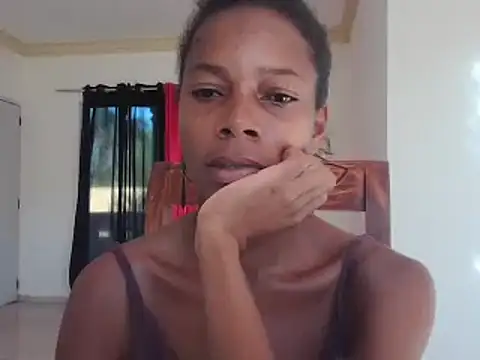 Snapshot of adele-33 chatting on 02.24.25 adele-33 online show from 02.24.25