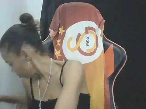 Snapshot of adele-33 chatting on 11.16.25 adele-33 online show from 11.16.25