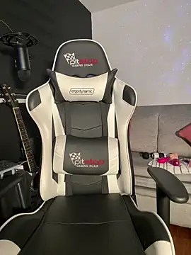 missycanoo online show from 03.03.25