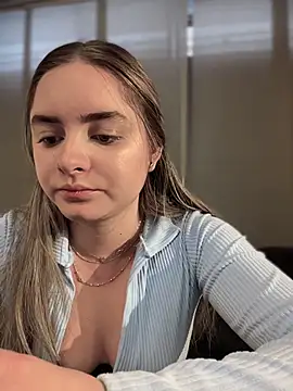 imlindapink online show from 10.15.25