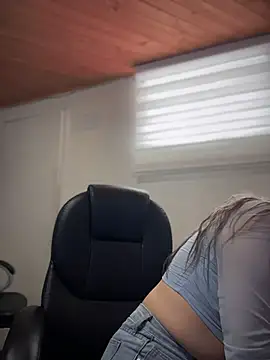 imlindapink online show from 10.23.25