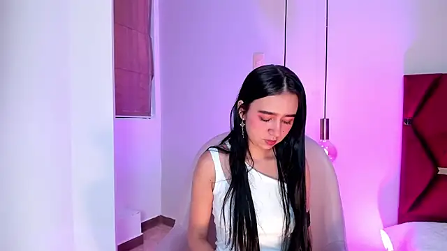 LaraGoldd online show from 12.21.24