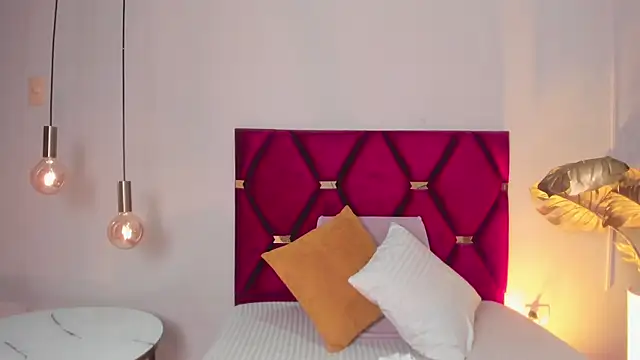 LaraGoldd online show from 09.16.25