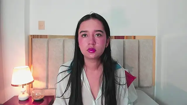 LaraGoldd online show from 09.30.25