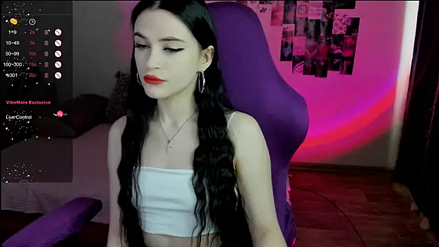 Molly Crystall online show from 03.07.25