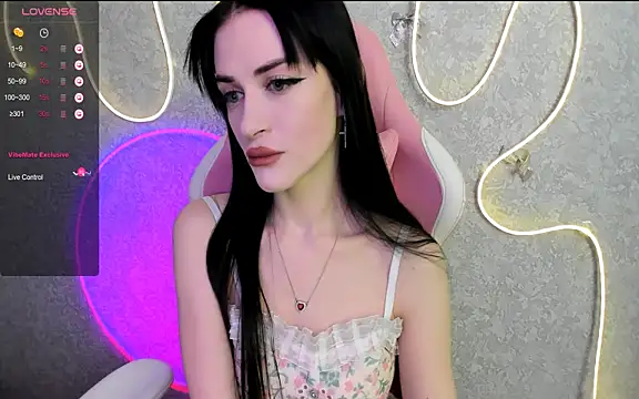 Molly Crystall online show from 04.20.26