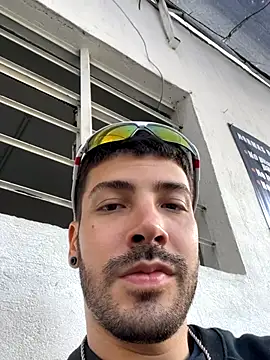 Guyinthemountain online show from 10.04.25