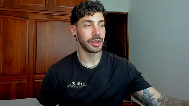 Snapshot of Guyinthemountain chatting on 05.18.26 Guyinthemountain online show from 05.18.26