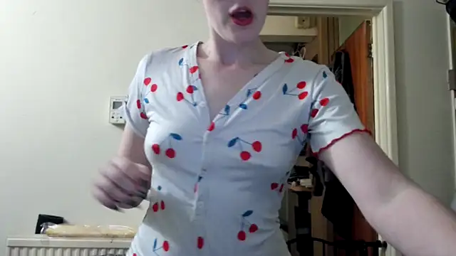 LexiSnowUK online show from 03.19.25