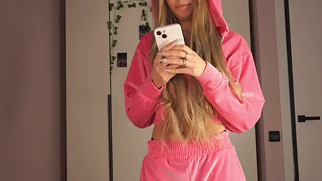 norakisses online show from 04.21.26