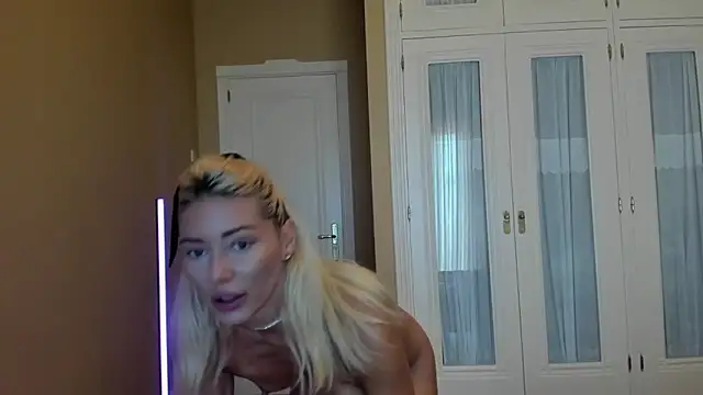 Snapshot of adarabu chatting on 10.28.25 adarabu online show from 10.28.25