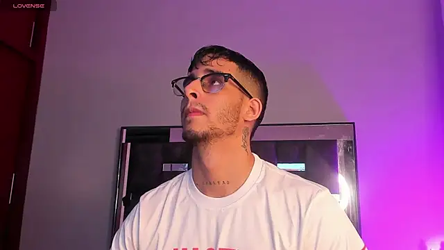 Snapshot of iamcamiloo_ chatting on 03.07.25 iamcamiloo online show from 03.07.25