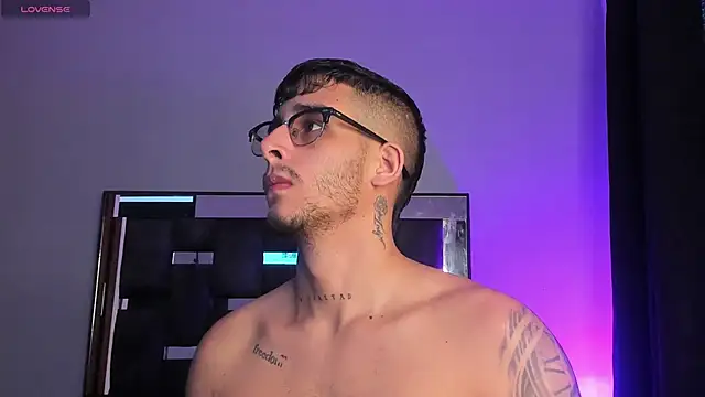 Snapshot of iamcamiloo_ chatting on 03.11.25 iamcamiloo online show from 03.11.25