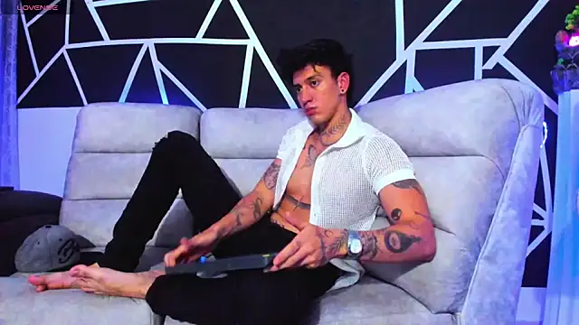 JUSTIN FULLER1 online show from 02.04.25