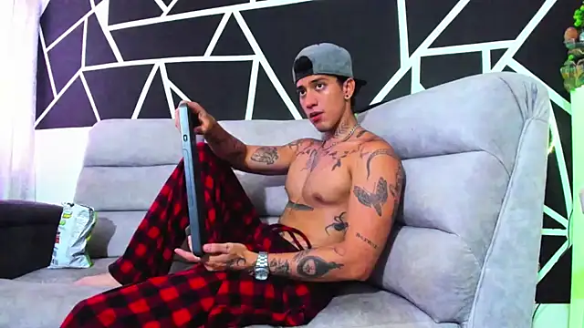 JUSTIN FULLER1 online show from 02.06.25