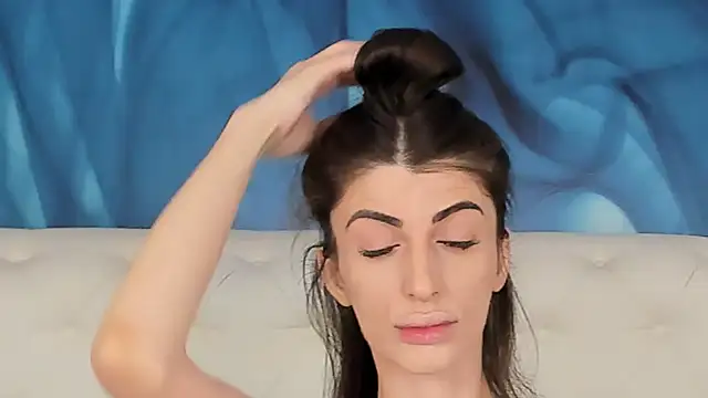 SkinnyDolly online show from 10.04.25