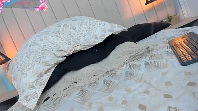 JulianaWaldo online show from 01.18.25