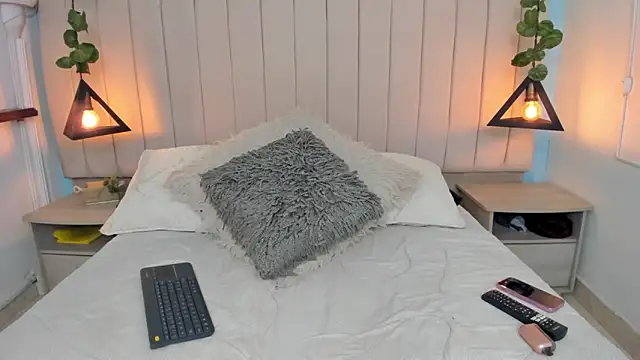 JulianaWaldo online show from 02.07.25