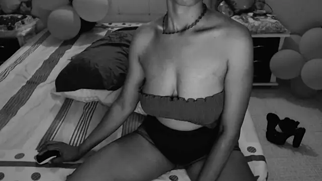 Snapshot of SashaBrianna99 chatting on 02.27.25 SashaBrianna99 online show from 02.27.25