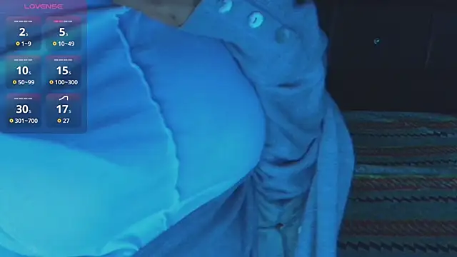 Snapshot of SashaBrianna99 chatting on 10.10.25 SashaBrianna99 online show from 10.10.25