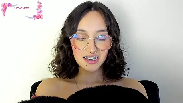 its  angelica  online show from 02.02.25