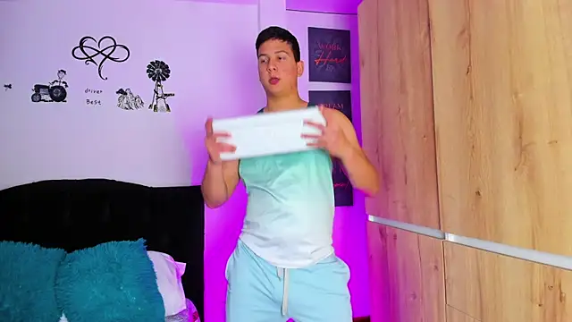 Snapshot of ANDREZALVAREZ chatting on 12.03.24 ANDREZALVAREZ online show from 12.03.24