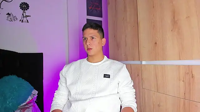 Snapshot of ANDREZALVAREZ chatting on 12.19.24 ANDREZALVAREZ online show from 12.19.24