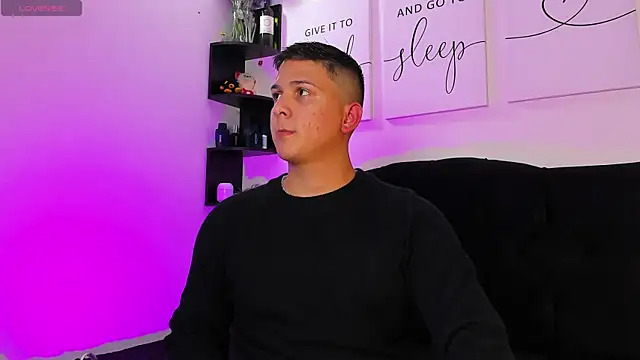 Snapshot of ANDREZALVAREZ chatting on 01.25.25 ANDREZALVAREZ online show from 01.25.25