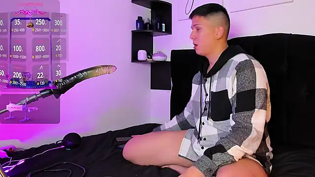 Snapshot of ANDREZALVAREZ chatting on 01.26.25 ANDREZALVAREZ online show from 01.26.25