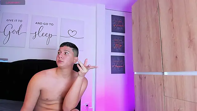 Snapshot of ANDREZALVAREZ chatting on 01.31.25 ANDREZALVAREZ online show from 01.31.25