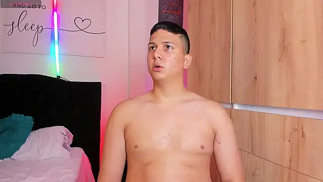 Snapshot of ANDREZALVAREZ chatting on 02.21.25 ANDREZALVAREZ online show from 02.21.25