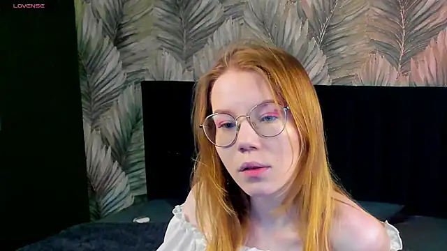 Snapshot of Esme_Runn chatting on 03.19.25 Esme Runn online show from 03.19.25