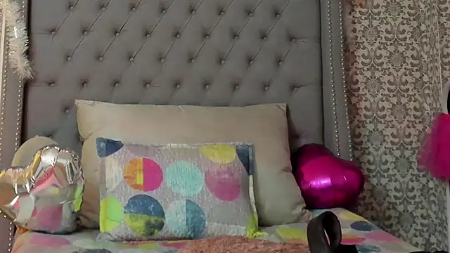 evafoxs online show from 12.15.24