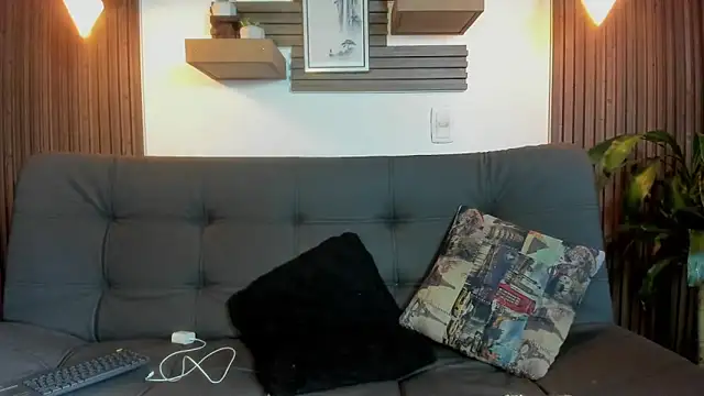 Layla 707 online show from 10.10.25