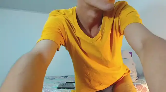 Noah tyler  online show from 12.04.24