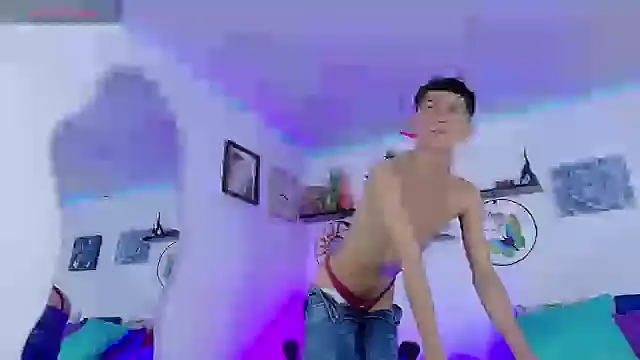 Noah tyler  online show from 09.20.25