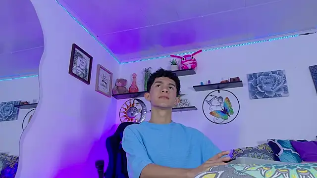 Noah tyler  online show from 10.21.25