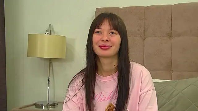 AlexandraBloom online show from 02.05.26