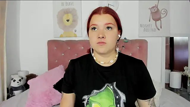 Snapshot of CelessteRedds chatting on 02.22.25 CelessteRedds online show from 02.22.25