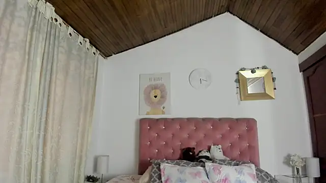 Snapshot of CelessteRedds chatting on 09.10.25 CelessteRedds online show from 09.10.25