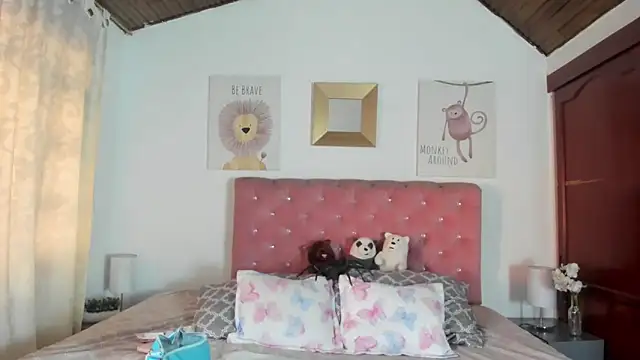 Snapshot of CelessteRedds chatting on 10.09.25 CelessteRedds online show from 10.09.25