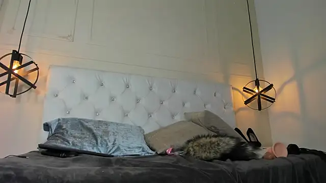 Slut Milf  online show from 01.17.25