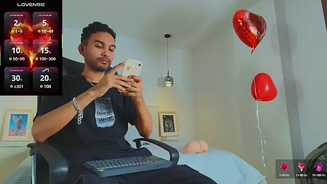 Snapshot of _miguel0 chatting on 02.15.25 miguel0 online show from 02.15.25