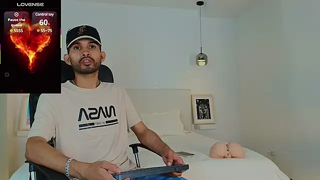 Snapshot of _miguel0 chatting on 02.25.25 miguel0 online show from 02.25.25