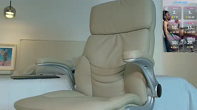 Snapshot of _miguel0 chatting on 03.21.25 miguel0 online show from 03.21.25