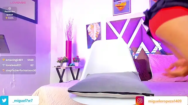 Snapshot of _miguel0 chatting on 10.27.25 miguel0 online show from 10.27.25