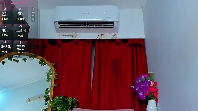 Snapshot of Ladanny_ chatting on 12.10.24 Ladanny online show from 12.10.24