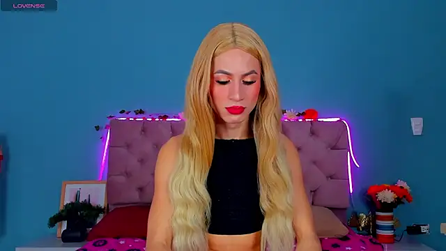 Snapshot of Ladanny_ chatting on 12.21.24 Ladanny online show from 12.21.24