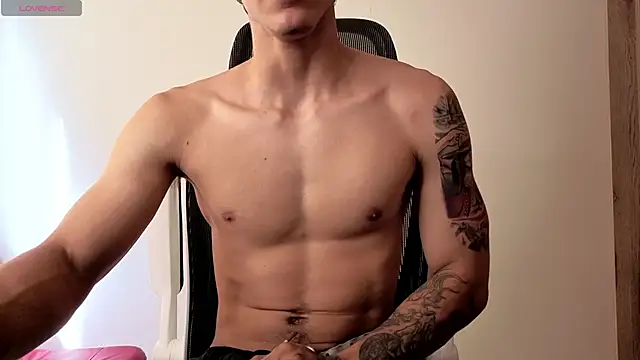 Snapshot of Cristopher23_ chatting on 10.28.25 Cristopher23 online show from 10.28.25