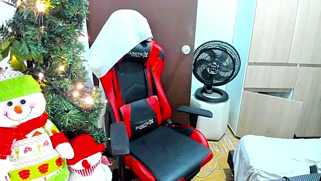 Snapshot of Calihotcaliente277 chatting on 12.23.24 Calihotcaliente277 online show from 12.23.24